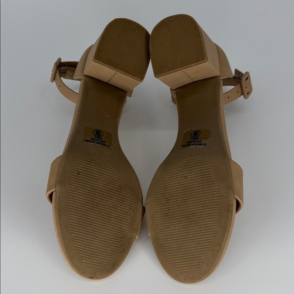 Y Not Size 9 Nude One-Strap Buckle Block Heel Sandals with Rounded Toe - Picture 7 of 9